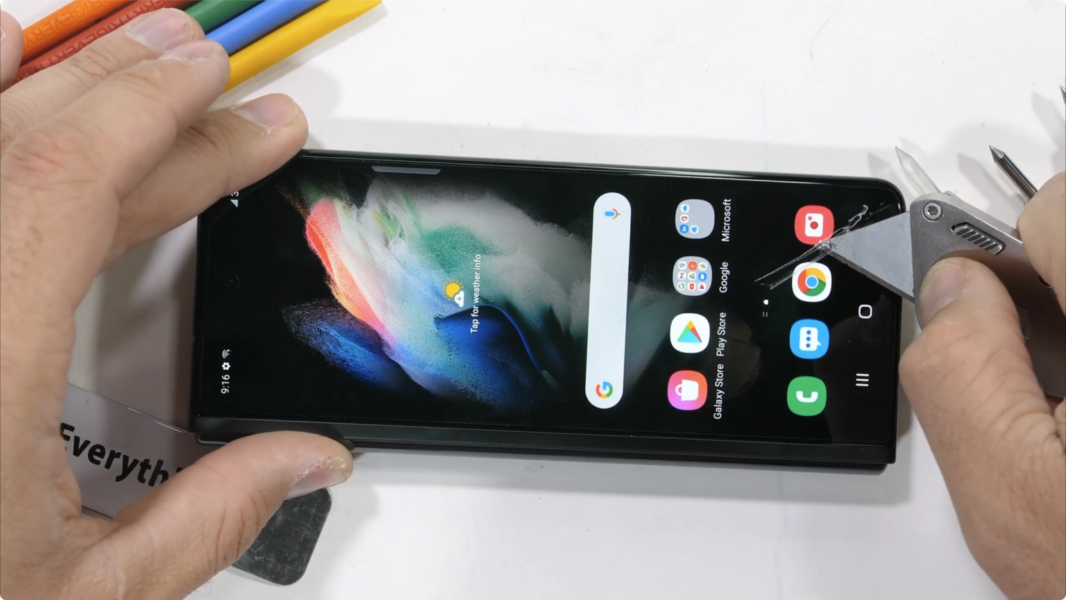 Thử độ bền màn hình Galaxy Z Fold 3