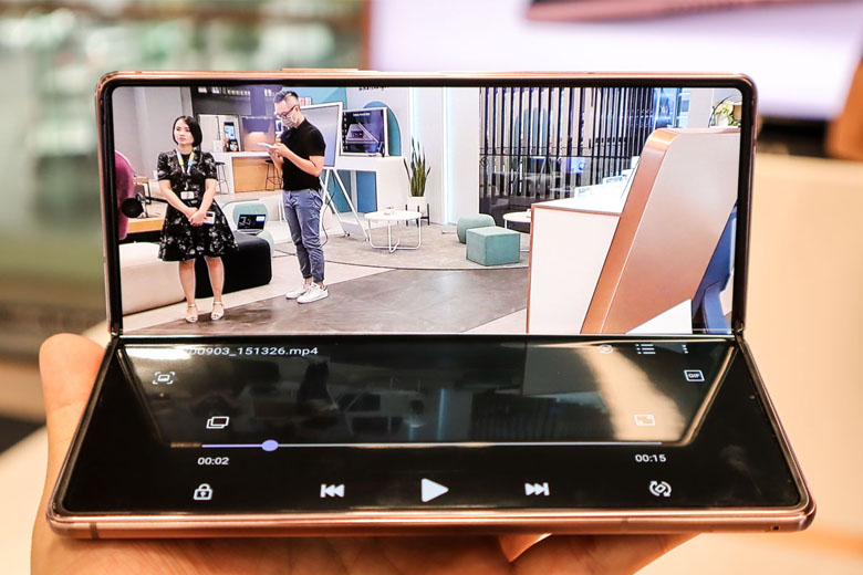 Màn hình Galaxy Z Fold 3 và Galaxy Z Fold 2 có kích thước giống nhau