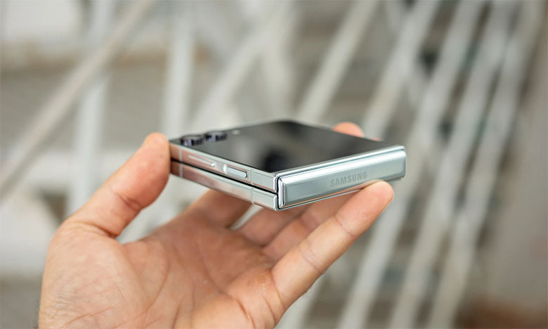 man-hinh-gap-galaxy-z-flip-5-xtsmart