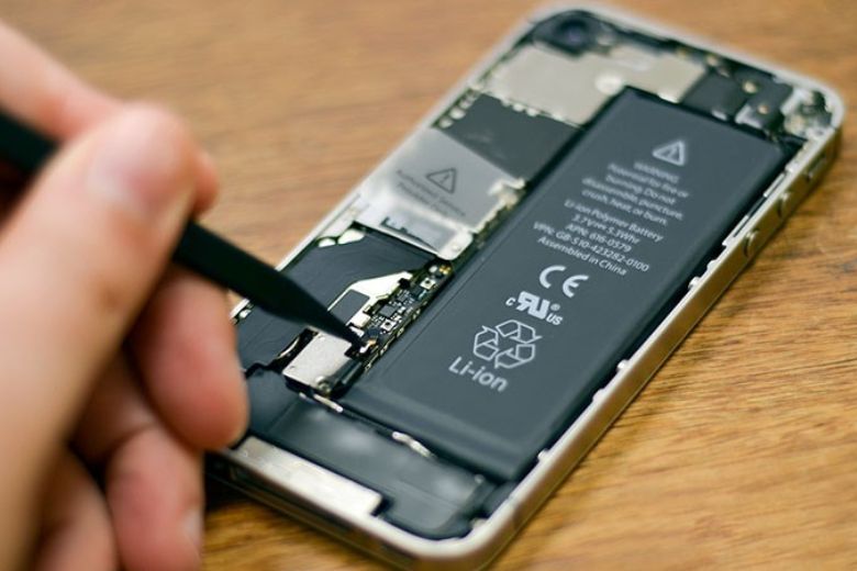 Tại sao người dùng nên kiểm tra pin iPhone đã bị thay chưa? 