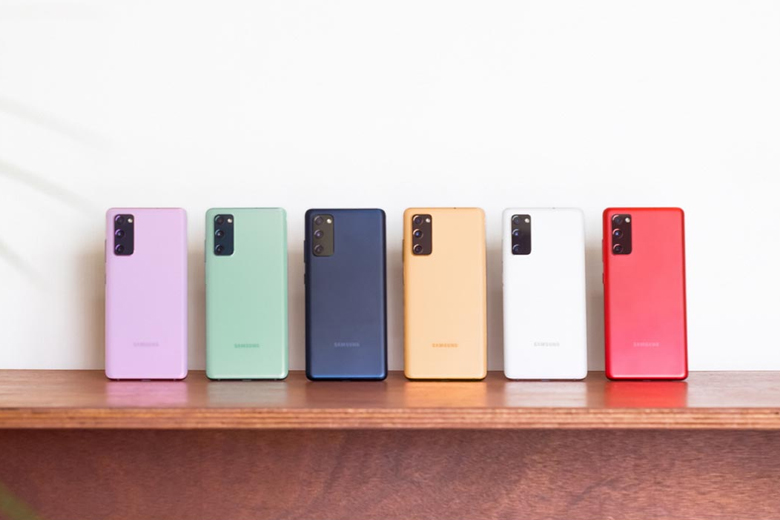 Galaxy S20 FE chiếm ưu thế hơn khi được trang bị viên pin 4.500 mAh