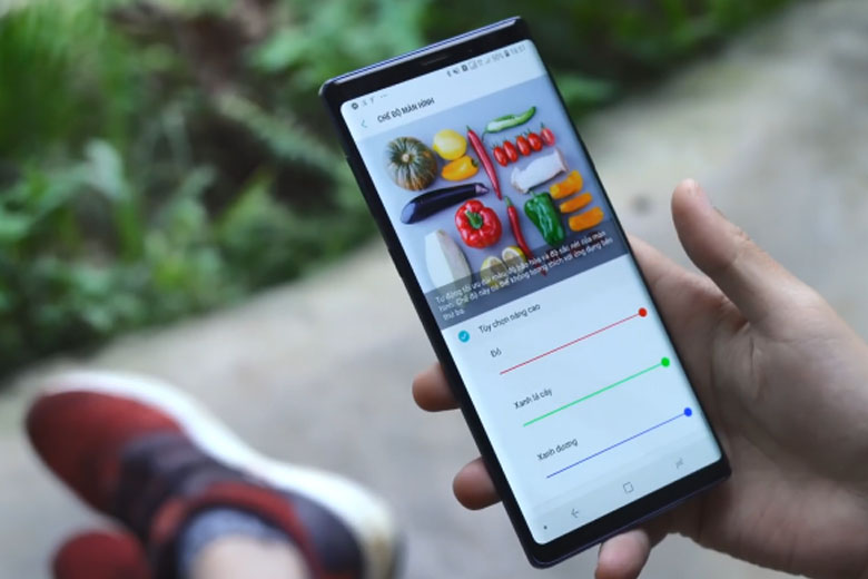 Thực tế sử dụng cho thấy Note 9 128GB cũ có thể chạy cùng lúc nhiều ứng dụng và chơi các game đồ họa nặng trong thời gian dài. 