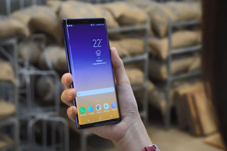 Samsung Note 9 vẫn khoát lên mình màn hình vô cực có kích thước lên đến 6,4 inch, lớn hơn 0,1 inch so với Note 8. 