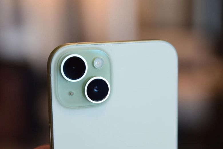 Camera kép trên iPhone 15 Plus 128GB cho ra ảnh chi tiết sâu và màu sắc tự nhiên