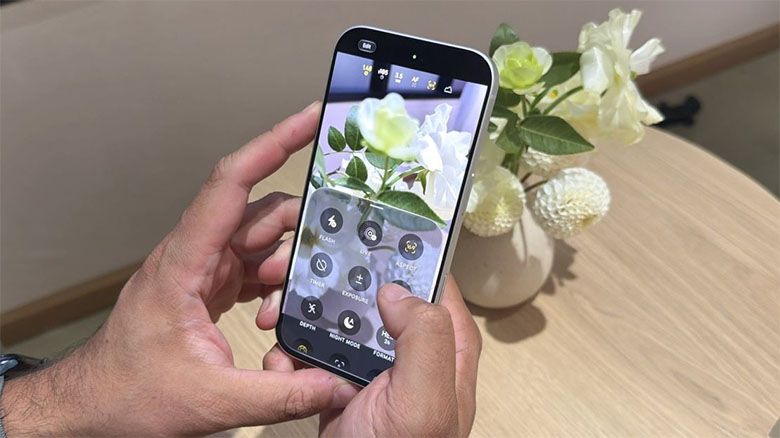 iPhone 18 Pro cải tiến cả ba camera sau lẫn camera trước so với 15 Pro