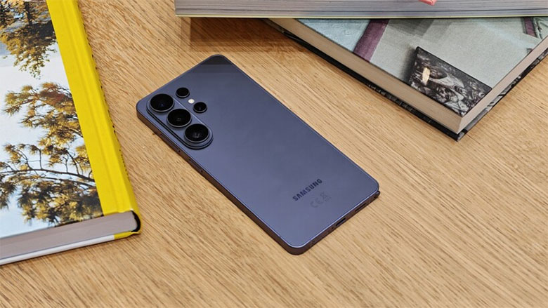 Galaxy S26 Ultra mỏng hơn 0,2mm và nhẹ hơn 11 đến 15g so với Vivo X500 Pro Max