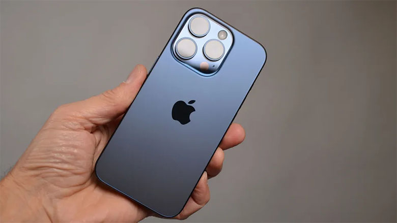 . iPhone 15 Pro là chiếc iPhone đầu tiên dùng khung titan