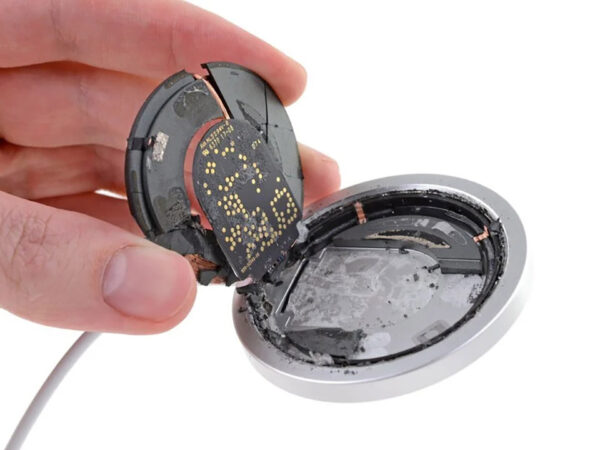 MagSafe có nam châm tròn phù hợp với nam châm mà Apple tích hợp trên mặt lưng của dòng iPhone 