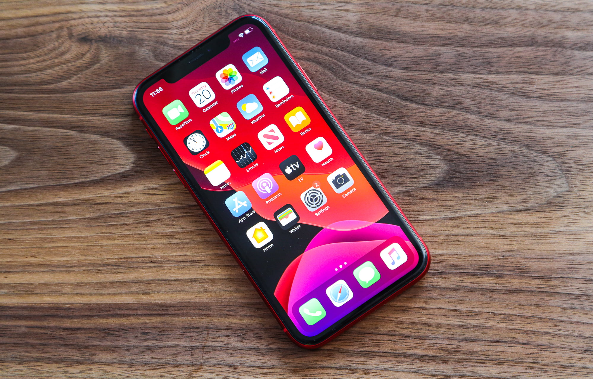 So sánh Google Pixel 5 và iPhone 11