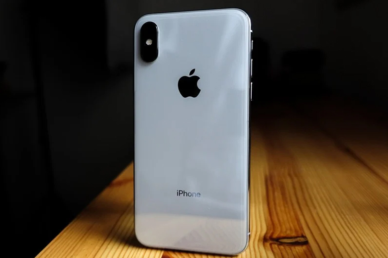 So sánh thiết kế iPhone X và iPhone 12 cho thấy cả 2 điện thoại đều mang đến sự sang trọng