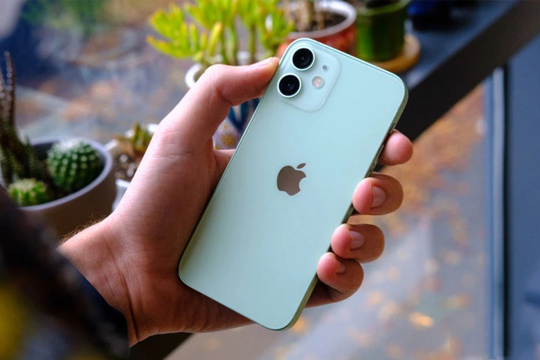 iPhone 12 mini 64GB cũ có ngoại hình giống iPhone 5