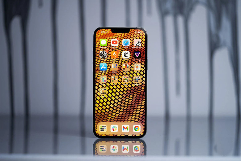 iPhone 13 Pro Max nếu dùng bộ sạc công suất lớn sẽ có thể sạc nhanh hơn