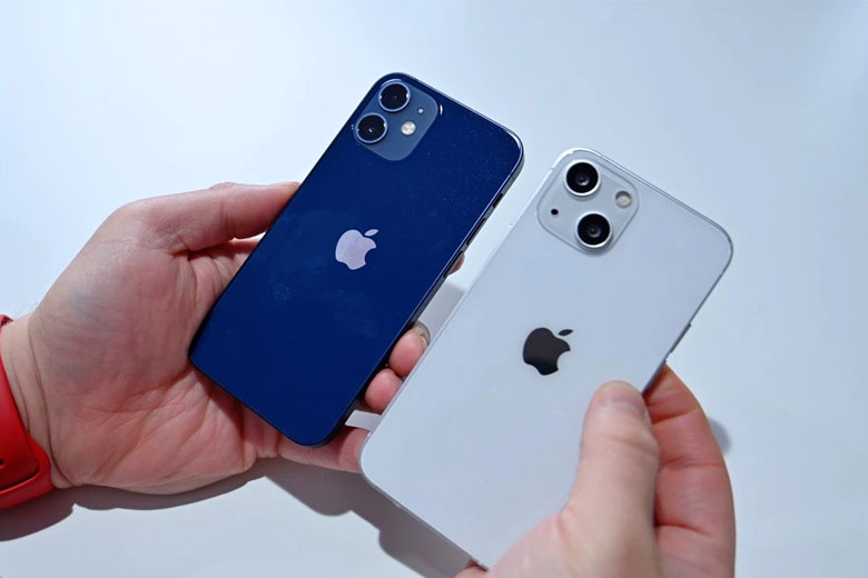 Thiết kế cụm camera khác biệt của iPhone 13 Mini và iPhone 12 Mini
