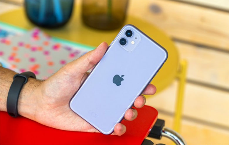 iPhone 11 giá từ 8,2 triệu