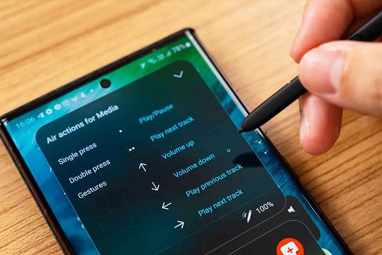 Bút S Pen trên Galaxy S22 Ultra 5G