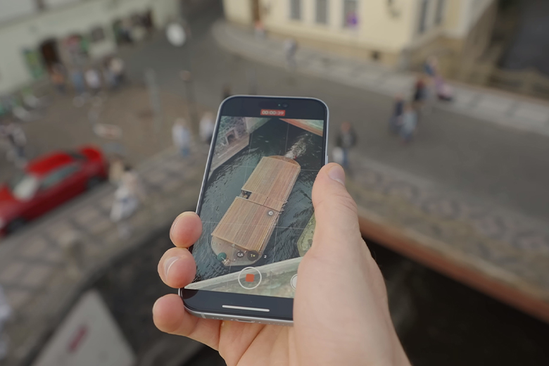 Quay video với camera 48MP và zoom 3 chế độ trên iPhone 15 