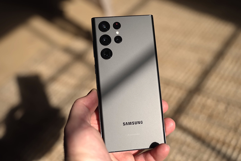 Camera sau của điện thoại Galaxy S22 Ultra 5G