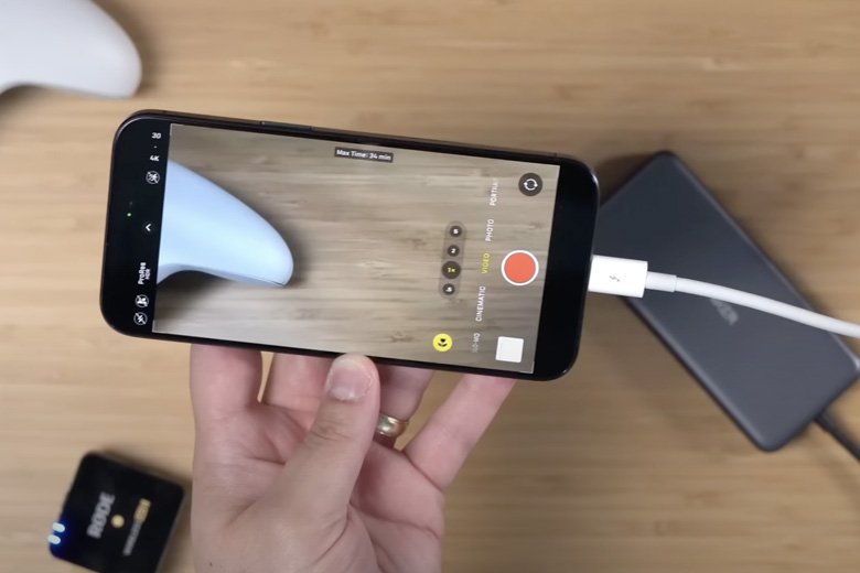 Cổng USB-C biến iPhone 15 Pro Max thành camera chuyên nghiệp
