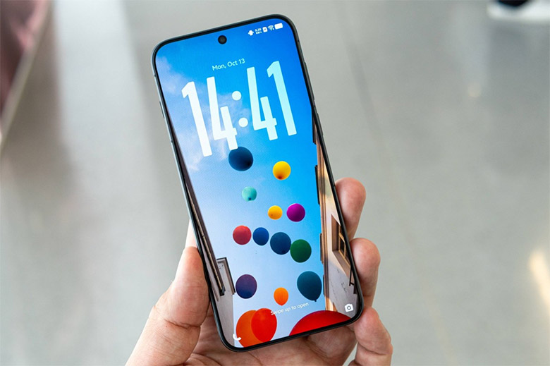 So sánh Vivo X300 Pro và iPhone 17 Pro Max: Màn hình