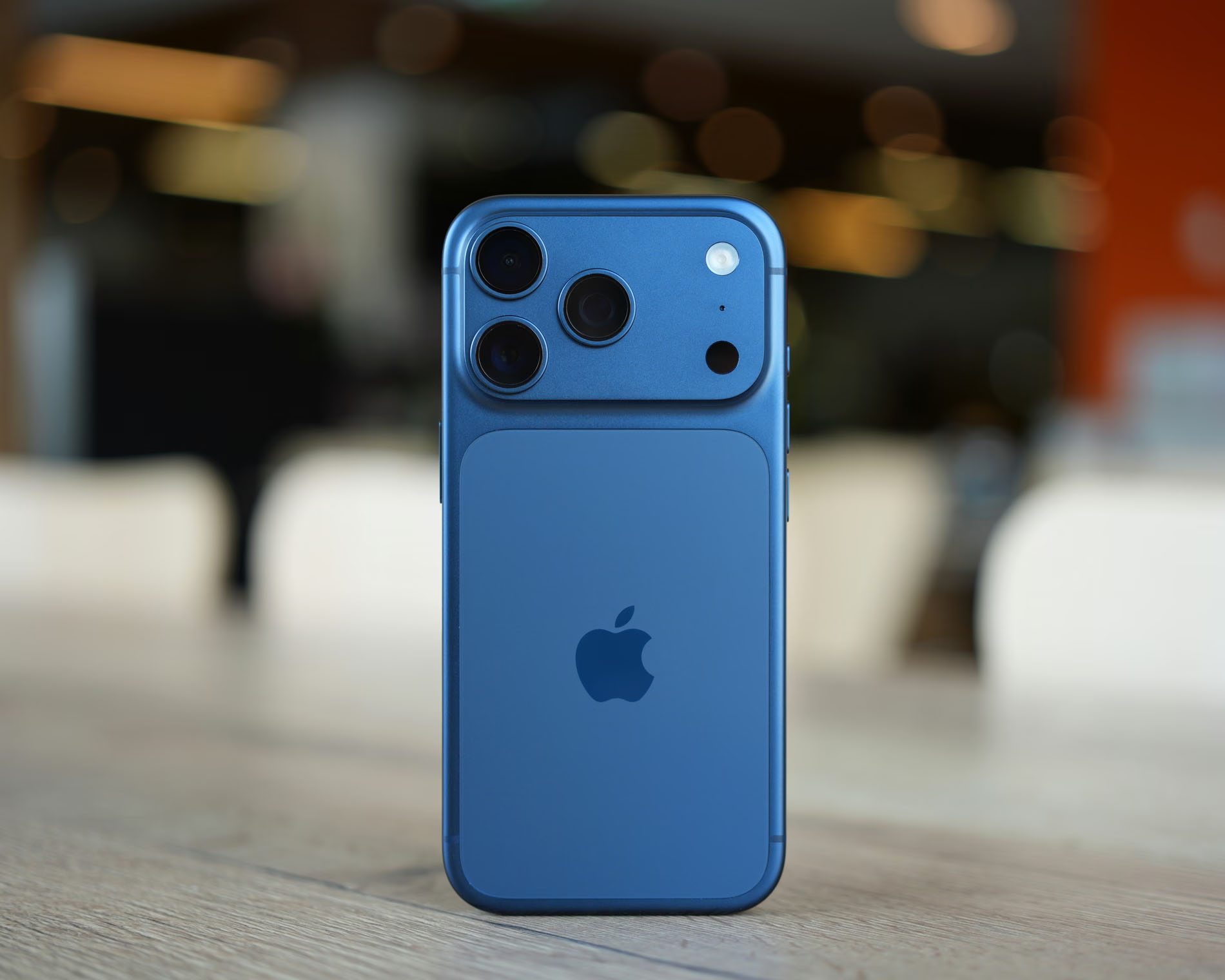 iPhone 17 Pro chính hãng mang đến một ngôn ngữ thiết kế hoàn toàn mới