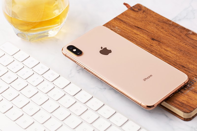 iPhone Xs Max không có quá nhiều thay đổi, khá giống với người anh iPhone X của mình