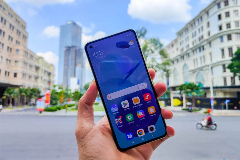 Galaxy S10 5G và Mi 11 Lite 5G có màn hình hiển thị tốt