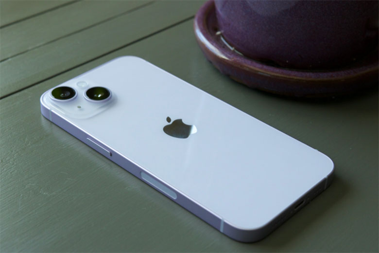 iPhone 14 và iPhone 13 không có nhiều khác biệt về thiết kế