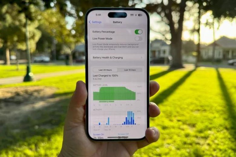 iPhone 15 là một chiếc điện thoại thông minh với thời lượng pin ấn tượng.