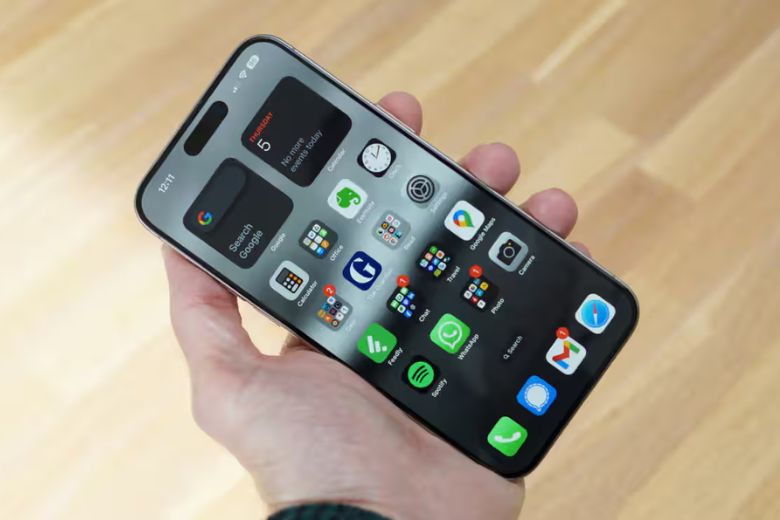 iPhone 15 Pro Max không chỉ sở hữu một màn hình viền mỏng mà còn mang đến cho người dùng một trải nghiệm thị giác đẳng cấp và tinh tế.