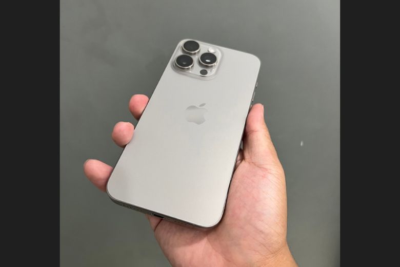 Sở hữu chiếc iPhone 15 Pro Max với thiết kế bắt mắt sẽ khiến bạn không thể rời mắt được.