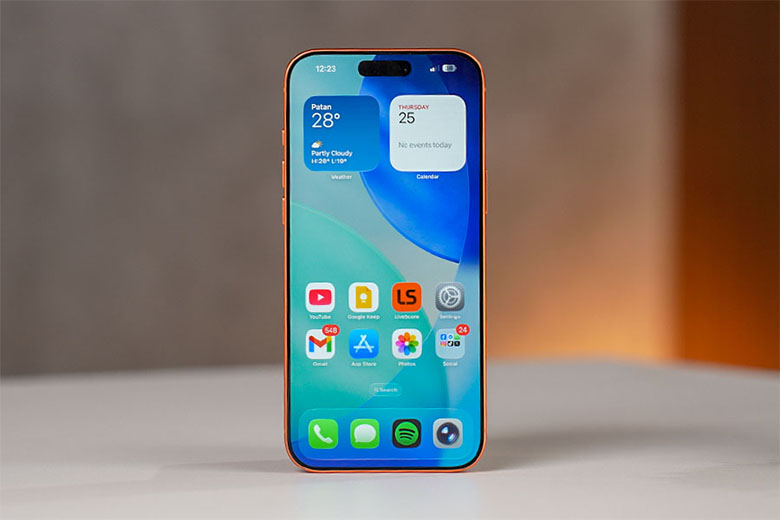 Màn hình của 17 Pro Max 1TB chính hãng vẫn giữ nguyên chất lượng hiển thị xuất sắc