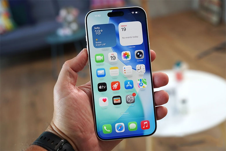 Màn hình sáng và chống phản chiếu tốt hơn