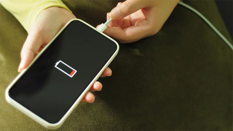 Tại sao nhiều người tin rằng sạc 100% gây hại?