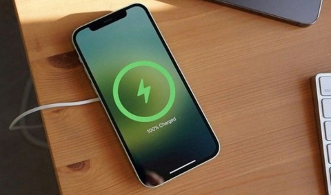 Có nên ngừng sạc pin điện thoại đến 100%? Lời khuyên bất ngờ từ chuyên gia