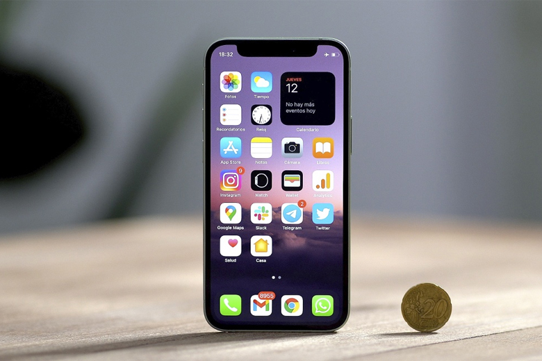 man-hinh-oled-tren-iphone-12-duoc-cung-cap-boi-ben-thu-3-xtsmart