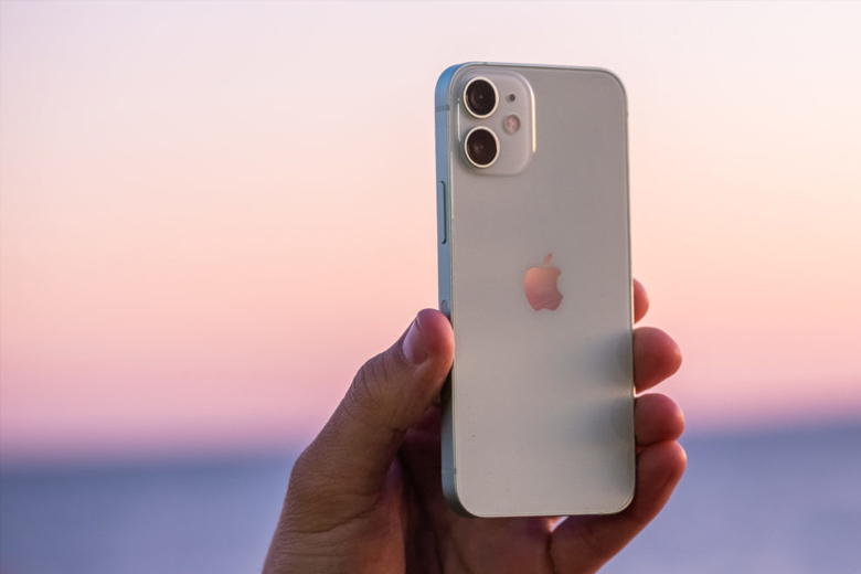 iPhone 12 mini 128GB thừa hưởng nhiều ưu điểm từ ngoại hình iPhone 11