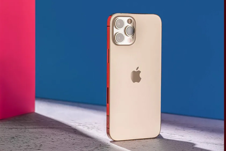 Thiết kế iPhone 12 mang đến tổng thể nam tính và mạnh mẽ