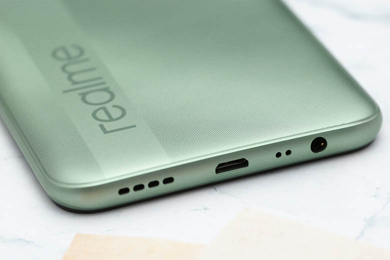 Realme C11 được trang bị viên pin khổng lồ