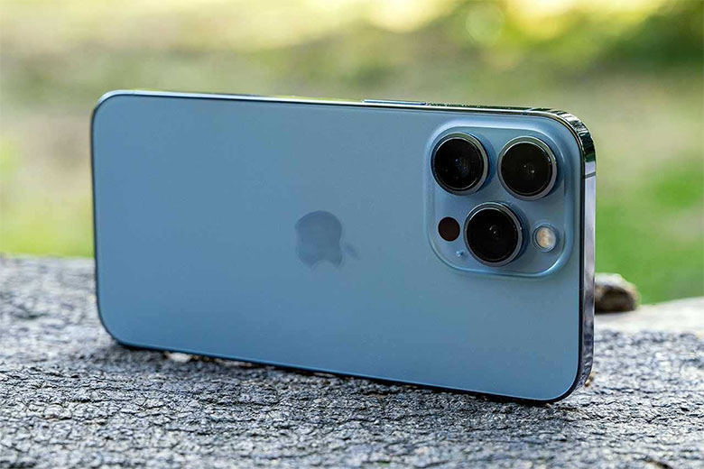 Thiết kế iPhone 13 Pro 1TB so với iPhone 12 Pro không có nhiều thay đổi