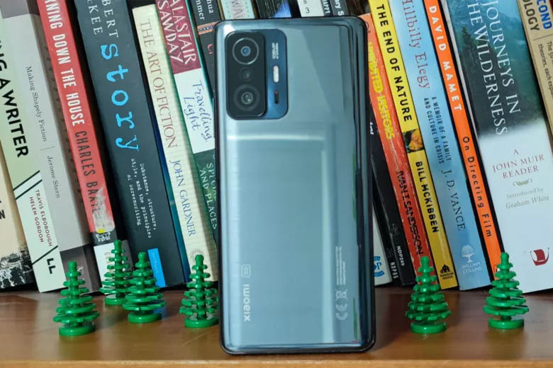 Ngoại hình Xiaomi Mi 11T 5G không thay đổi nhiều so với tiền nhiệm