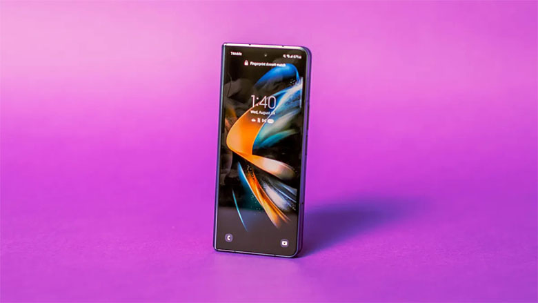 Galaxy Z Fold 4 của Samsung có kết cấu chắc chắn và màn hình bao phủ rộng