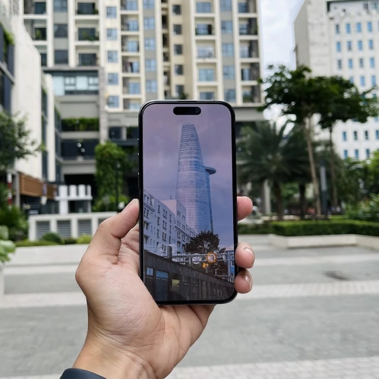 iPhone 14 Pro Max 1TB với màn hình lớn, hiệu năng mạnh mẽ sẽ giúp bạn xử lý các công việc nhẹ nhàng và nhanh chóng